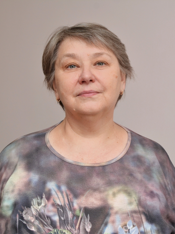 Попова Елена Николаевна.